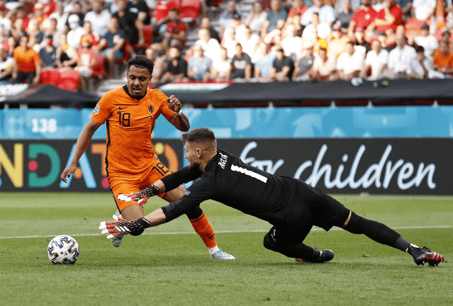 开元棋牌-从埃因霍温训练开放日到今晨尼斯再遭质疑，清晨尼斯临场应变(出埃及记法老与众神)